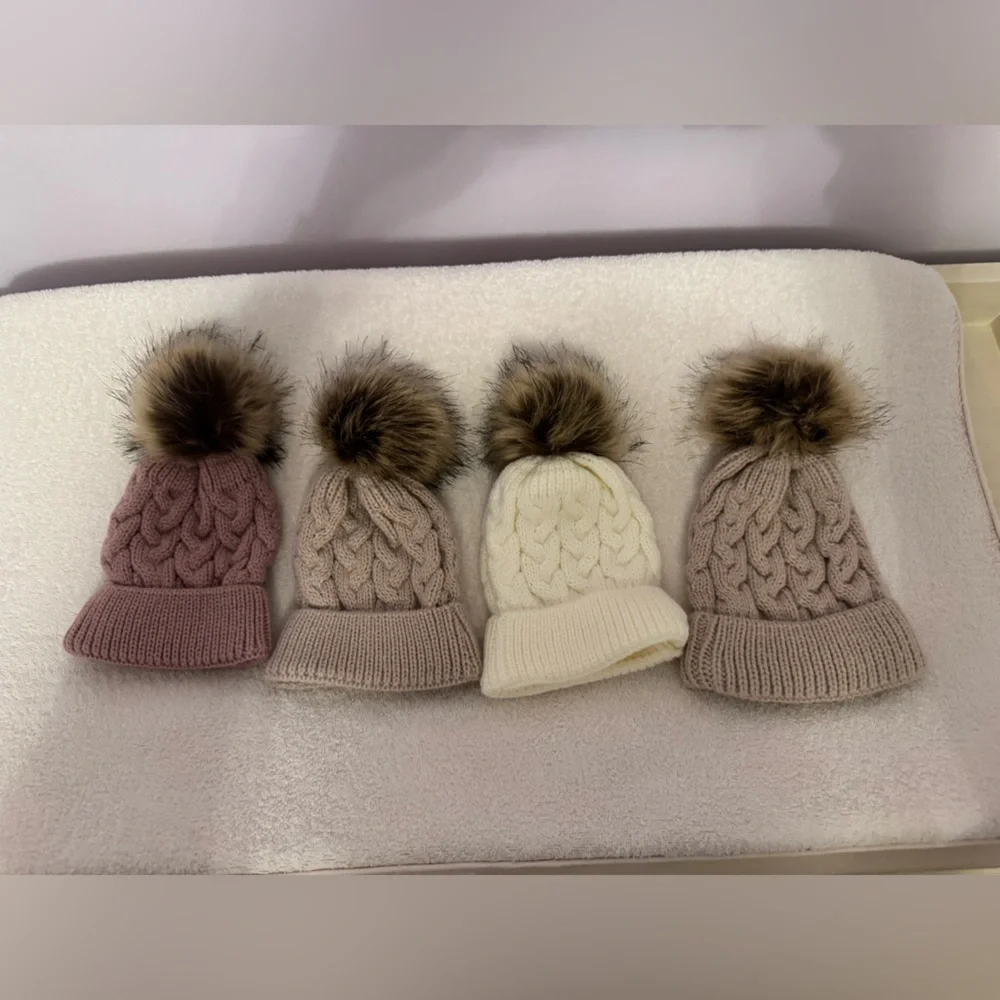 POM POM WINTER HAT NWOT